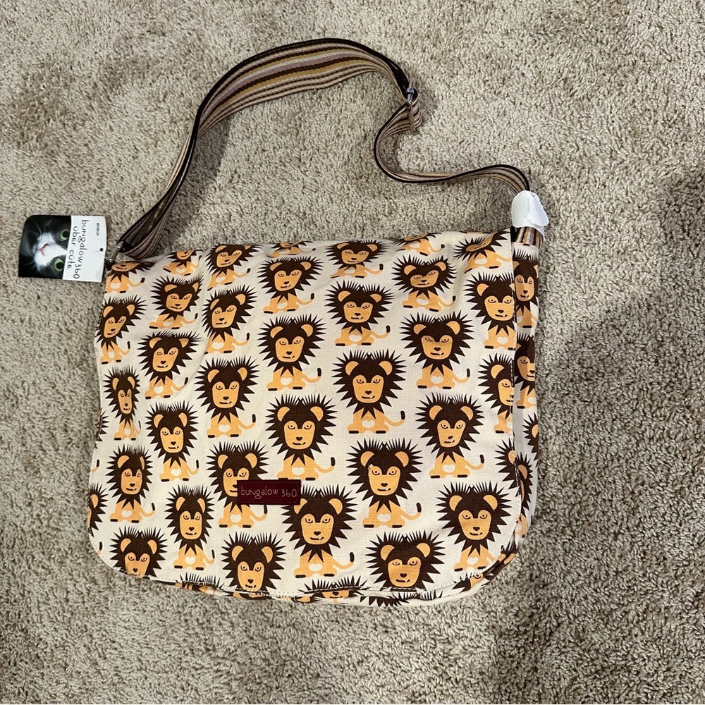 Bungalow 360 Lion Messenger Tote